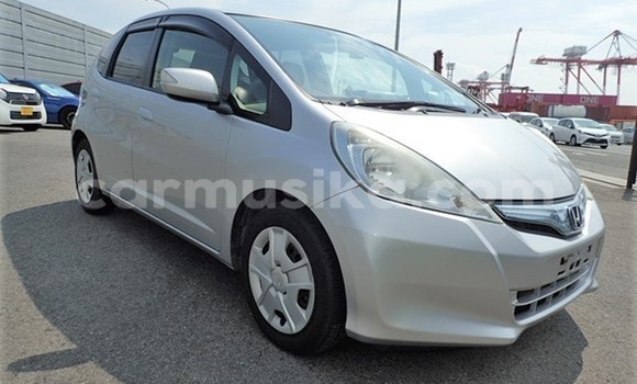 Buy Used Honda Fit Silver Car in Beitbridge in Matabeleland South Buy Used Honda Fit Silver Car in Beitbridge in Matabeleland South