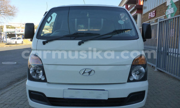 Buy Used Hyundai H1 White Car in Beitbridge in Matabeleland South Buy Used Hyundai H1 White Car in Beitbridge in Matabeleland South