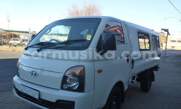Buy Used Hyundai H1 White Car in Beitbridge in Matabeleland South Buy Used Hyundai H1 White Car in Beitbridge in Matabeleland South
