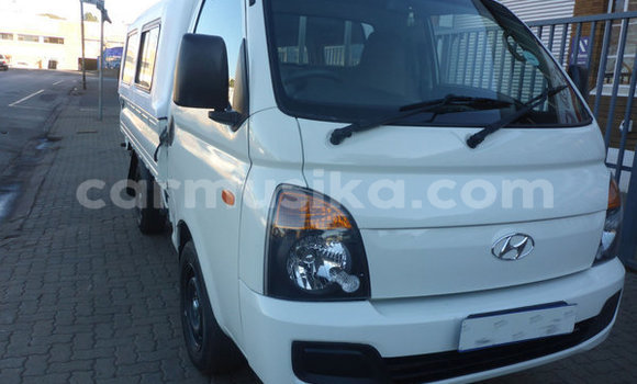 Buy Used Hyundai H1 White Car in Beitbridge in Matabeleland South Buy Used Hyundai H1 White Car in Beitbridge in Matabeleland South