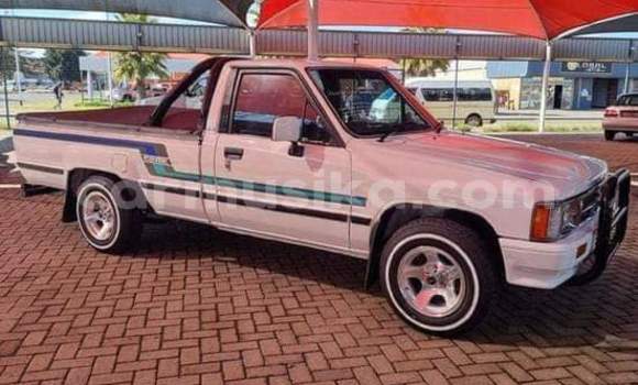 Buy Used Toyota Hilux White Car in Beitbridge in Matabeleland South