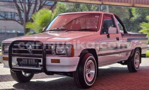 Acheter Occasion Voiture Toyota Hilux Blanc à Beitbridge, Matabeleland South Acheter Occasion Voiture Toyota Hilux Blanc à Beitbridge, Matabeleland South