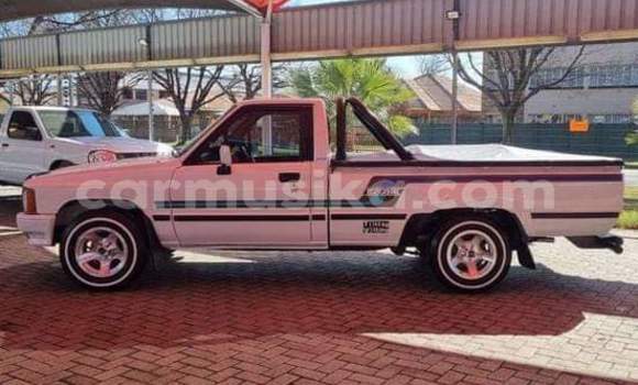 Acheter Occasion Voiture Toyota Hilux Blanc à Beitbridge, Matabeleland South Acheter Occasion Voiture Toyota Hilux Blanc à Beitbridge, Matabeleland South