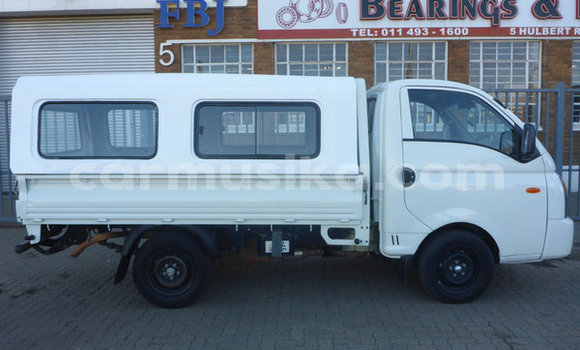 Buy Used Hyundai H1 White Car in Beitbridge in Matabeleland South Buy Used Hyundai H1 White Car in Beitbridge in Matabeleland South