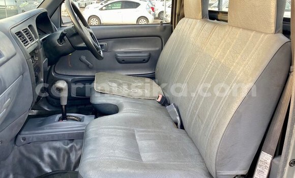 Acheter Occasion Voiture Toyota Hilux Beige à Beitbridge, Matabeleland South Acheter Occasion Voiture Toyota Hilux Beige à Beitbridge, Matabeleland South