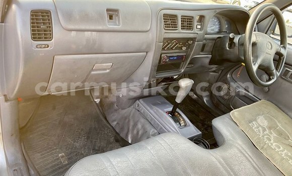 Acheter Occasion Voiture Toyota Hilux Beige à Beitbridge, Matabeleland South Acheter Occasion Voiture Toyota Hilux Beige à Beitbridge, Matabeleland South