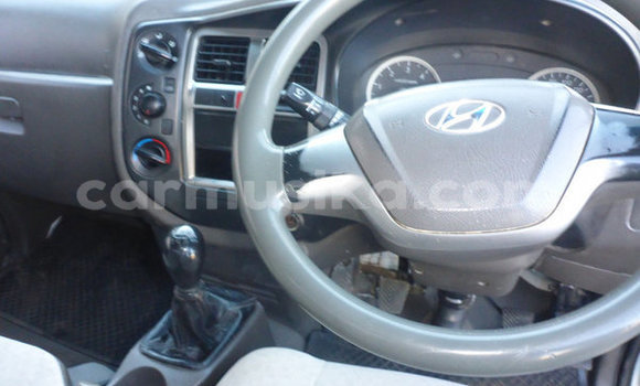 Buy Used Hyundai H1 White Car in Beitbridge in Matabeleland South Buy Used Hyundai H1 White Car in Beitbridge in Matabeleland South