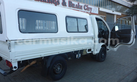 Buy Used Hyundai H1 White Car in Beitbridge in Matabeleland South Buy Used Hyundai H1 White Car in Beitbridge in Matabeleland South