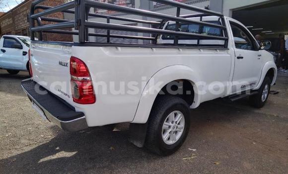 Acheter Occasion Voiture Toyota Hilux Blanc à Beitbridge, Matabeleland South Acheter Occasion Voiture Toyota Hilux Blanc à Beitbridge, Matabeleland South