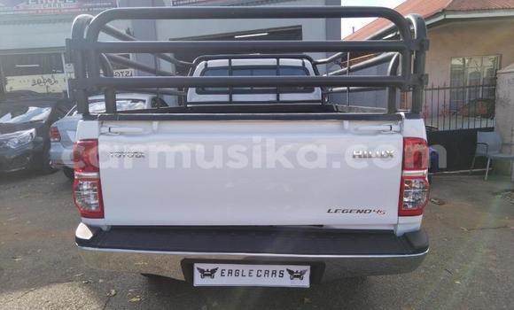 Acheter Occasion Voiture Toyota Hilux Blanc à Beitbridge, Matabeleland South Acheter Occasion Voiture Toyota Hilux Blanc à Beitbridge, Matabeleland South