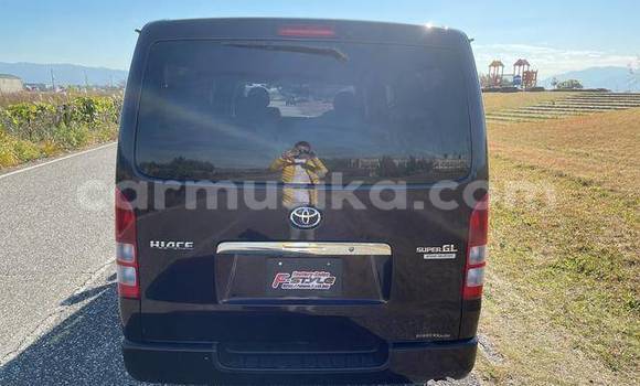 Buy Used Toyota Hiace Black Car in Beitbridge in Matabeleland South Buy Used Toyota Hiace Black Car in Beitbridge in Matabeleland South