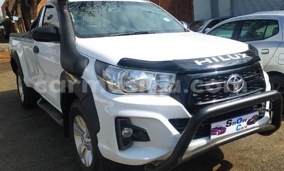 Buy Used Toyota Hilux White Car in Beitbridge in Matabeleland South Buy Used Toyota Hilux White Car in Beitbridge in Matabeleland South