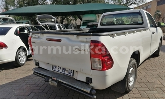 Tenga Tsaru Toyota Hilux Chena Mota in Beitbridge in Matabeleland South Tenga Tsaru Toyota Hilux Chena Mota in Beitbridge in Matabeleland South