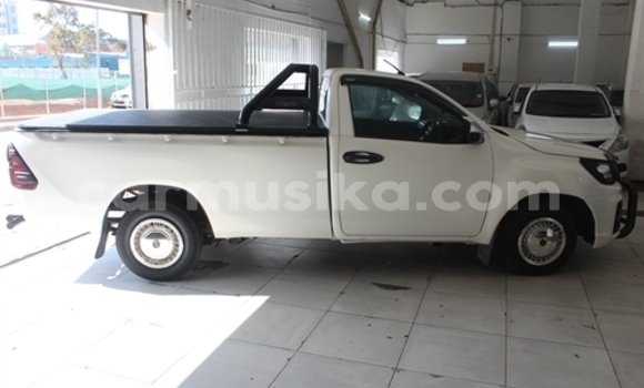 Buy Used Toyota Hilux White Car in Beitbridge in Matabeleland South Buy Used Toyota Hilux White Car in Beitbridge in Matabeleland South