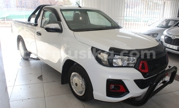 Buy Used Toyota Hilux White Car in Beitbridge in Matabeleland South Buy Used Toyota Hilux White Car in Beitbridge in Matabeleland South