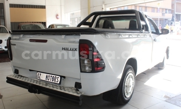 Buy Used Toyota Hilux White Car in Beitbridge in Matabeleland South Buy Used Toyota Hilux White Car in Beitbridge in Matabeleland South