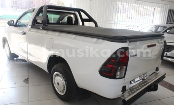 Buy Used Toyota Hilux White Car in Beitbridge in Matabeleland South Buy Used Toyota Hilux White Car in Beitbridge in Matabeleland South