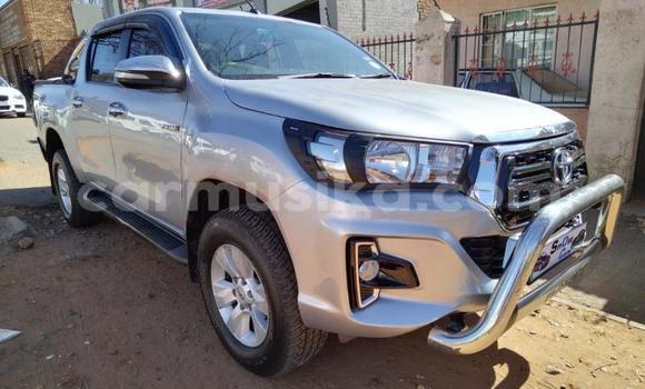 Tenga Tsaru Toyota Hilux Sirivha Mota in Beitbridge in Matabeleland South
