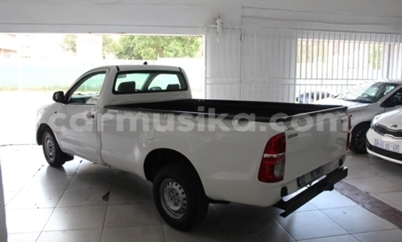 Tenga Tsaru Toyota Hilux Chena Mota in Beitbridge in Matabeleland South Tenga Tsaru Toyota Hilux Chena Mota in Beitbridge in Matabeleland South