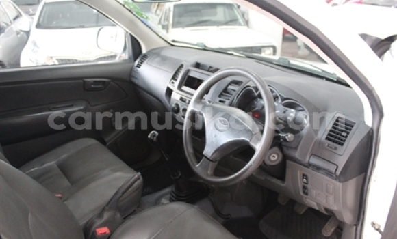 Tenga Tsaru Toyota Hilux Chena Mota in Beitbridge in Matabeleland South Tenga Tsaru Toyota Hilux Chena Mota in Beitbridge in Matabeleland South