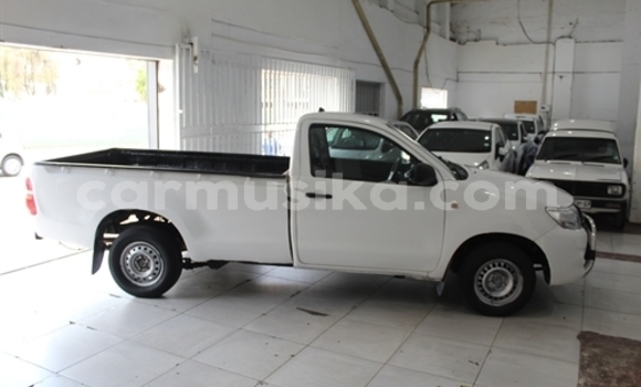 Tenga Tsaru Toyota Hilux Chena Mota in Beitbridge in Matabeleland South Tenga Tsaru Toyota Hilux Chena Mota in Beitbridge in Matabeleland South