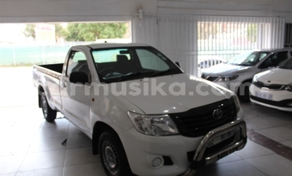 Tenga Tsaru Toyota Hilux Chena Mota in Beitbridge in Matabeleland South Tenga Tsaru Toyota Hilux Chena Mota in Beitbridge in Matabeleland South