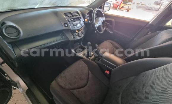 Acheter Occasion Voiture Toyota RAV4 Gris à Beitbridge, Matabeleland South Acheter Occasion Voiture Toyota RAV4 Gris à Beitbridge, Matabeleland South