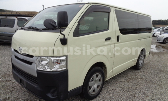 Tenga Tsaru Toyota Hiace Chena Mota in Beitbridge in Matabeleland South