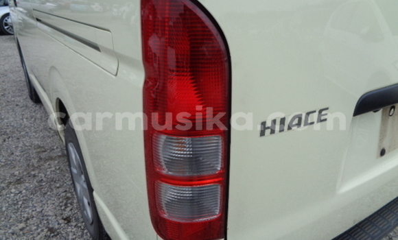 Tenga Tsaru Toyota Hiace Chena Mota in Beitbridge in Matabeleland South Tenga Tsaru Toyota Hiace Chena Mota in Beitbridge in Matabeleland South