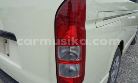 Tenga Tsaru Toyota Hiace Chena Mota in Beitbridge in Matabeleland South Tenga Tsaru Toyota Hiace Chena Mota in Beitbridge in Matabeleland South