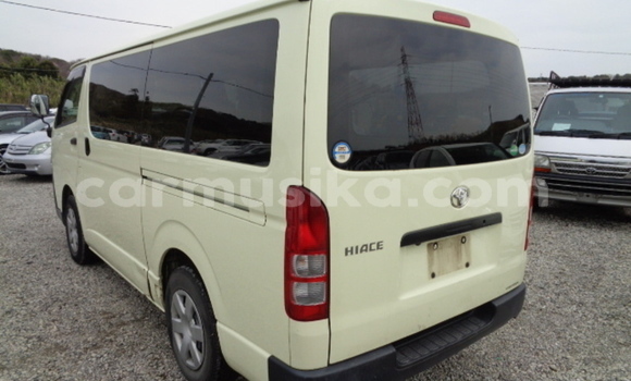 Tenga Tsaru Toyota Hiace Chena Mota in Beitbridge in Matabeleland South Tenga Tsaru Toyota Hiace Chena Mota in Beitbridge in Matabeleland South