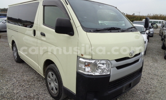 Tenga Tsaru Toyota Hiace Chena Mota in Beitbridge in Matabeleland South Tenga Tsaru Toyota Hiace Chena Mota in Beitbridge in Matabeleland South