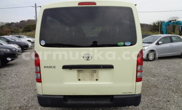 Tenga Tsaru Toyota Hiace Chena Mota in Beitbridge in Matabeleland South Tenga Tsaru Toyota Hiace Chena Mota in Beitbridge in Matabeleland South