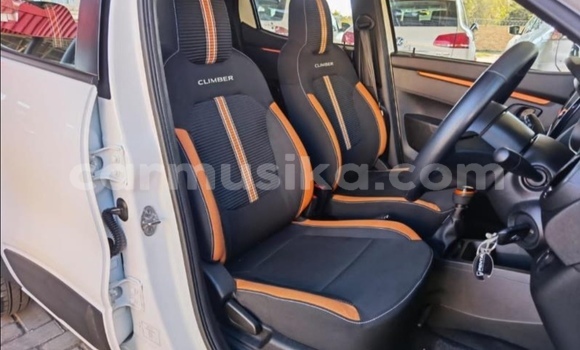 Buy Used Renault KWID White Car in Beitbridge in Matabeleland South Buy Used Renault KWID White Car in Beitbridge in Matabeleland South