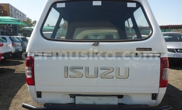 Buy Used Isuzu KB White Car in Beitbridge in Matabeleland South Buy Used Isuzu KB White Car in Beitbridge in Matabeleland South