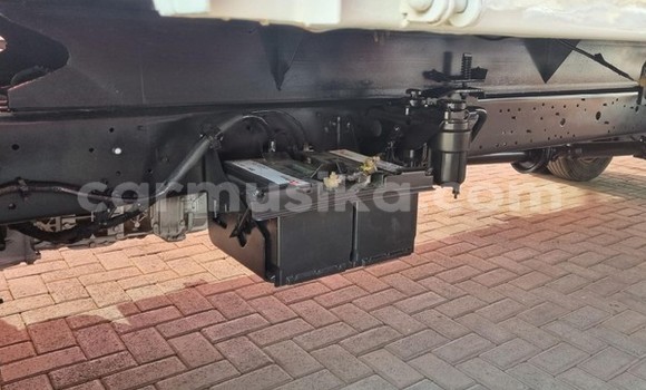 Buy Used Hino 300 Series White Truck in Beitbridge in Matabeleland South Buy Used Hino 300 Series White Truck in Beitbridge in Matabeleland South