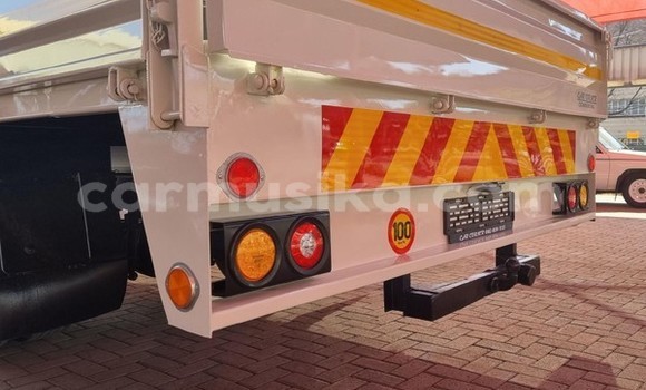 Buy Used Hino 300 Series White Truck in Beitbridge in Matabeleland South Buy Used Hino 300 Series White Truck in Beitbridge in Matabeleland South