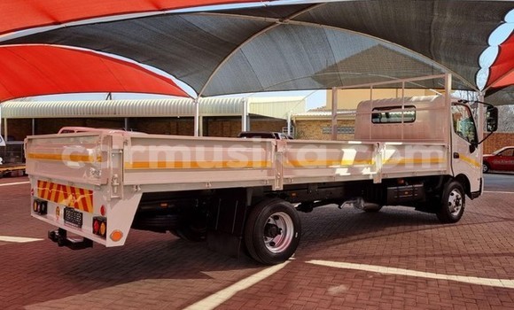 Buy Used Hino 300 Series White Truck in Beitbridge in Matabeleland South Buy Used Hino 300 Series White Truck in Beitbridge in Matabeleland South