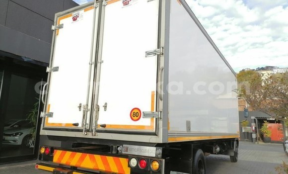 Buy Used Hino 300 Series White Truck in Beitbridge in Matabeleland South Buy Used Hino 300 Series White Truck in Beitbridge in Matabeleland South