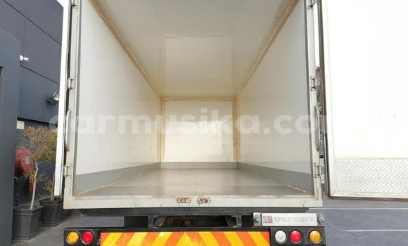 Buy Used Hino 300 Series White Truck in Beitbridge in Matabeleland South Buy Used Hino 300 Series White Truck in Beitbridge in Matabeleland South