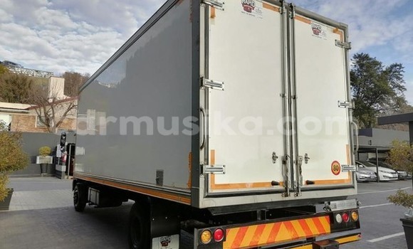 Buy Used Hino 300 Series White Truck in Beitbridge in Matabeleland South Buy Used Hino 300 Series White Truck in Beitbridge in Matabeleland South
