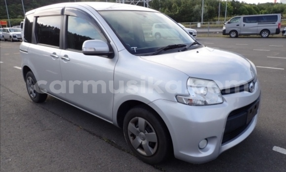 Buy Used Toyota Sienta Silver Car in Beitbridge in Matabeleland South