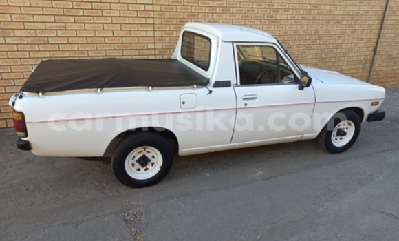 Buy Used Nissan Pickup White Car in Beitbridge in Matabeleland South Buy Used Nissan Pickup White Car in Beitbridge in Matabeleland South