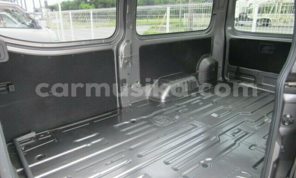 Buy Used Nissan NV350 Caravan Silver Car in Beitbridge in Matabeleland South Buy Used Nissan NV350 Caravan Silver Car in Beitbridge in Matabeleland South