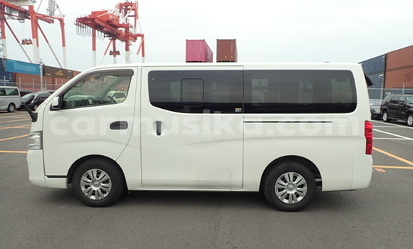Buy Used Nissan NV350 Caravan White Car in Beitbridge in Matabeleland South
