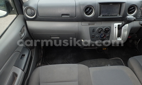 Acheter Occasion Voiture Nissan NV350 Caravan Blanc à Beitbridge, Matabeleland South Acheter Occasion Voiture Nissan NV350 Caravan Blanc à Beitbridge, Matabeleland South