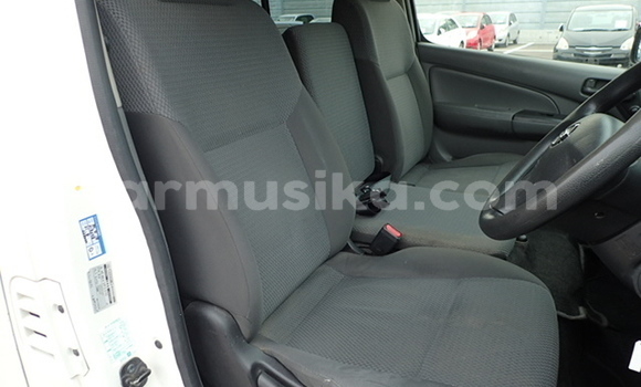 Acheter Occasion Voiture Nissan NV350 Caravan Blanc à Beitbridge, Matabeleland South Acheter Occasion Voiture Nissan NV350 Caravan Blanc à Beitbridge, Matabeleland South