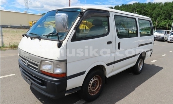 Tenga Tsaru Toyota Hiace Chena Mota in Beitbridge in Matabeleland South