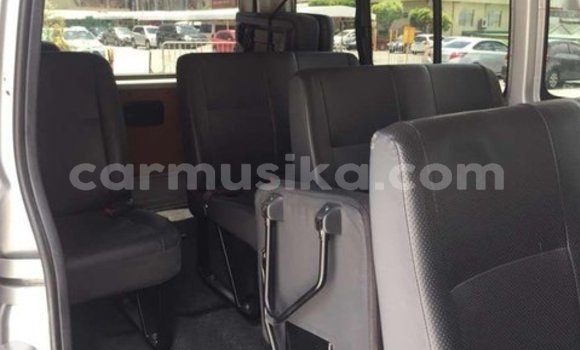 Acheter Occasion Voiture Toyota Hiace Gris à Beitbridge, Matabeleland South Acheter Occasion Voiture Toyota Hiace Gris à Beitbridge, Matabeleland South
