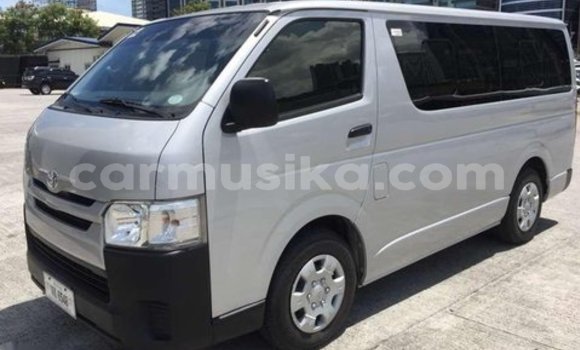 Acheter Occasion Voiture Toyota Hiace Gris à Beitbridge, Matabeleland South Acheter Occasion Voiture Toyota Hiace Gris à Beitbridge, Matabeleland South